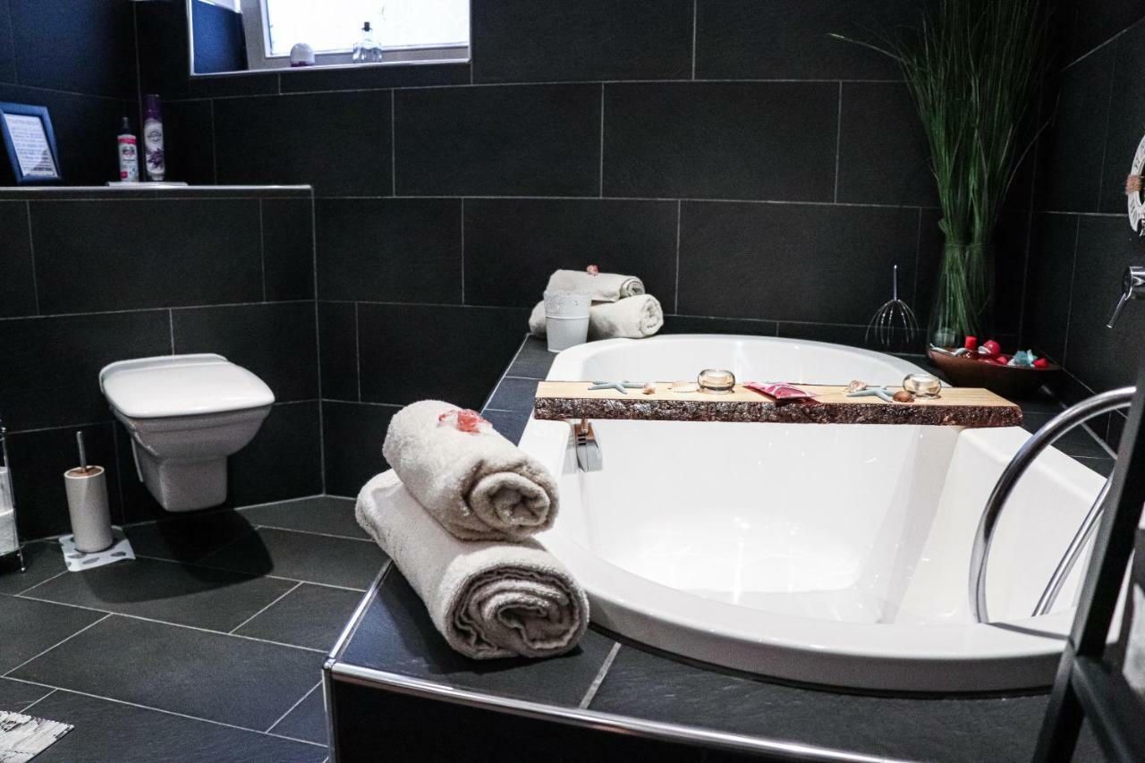 Ferienwohnung"Am Geisse Felsje" Kirkel Ngoại thất bức ảnh